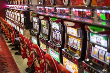 1toto live-dealer table interface showing real dealers and game progression